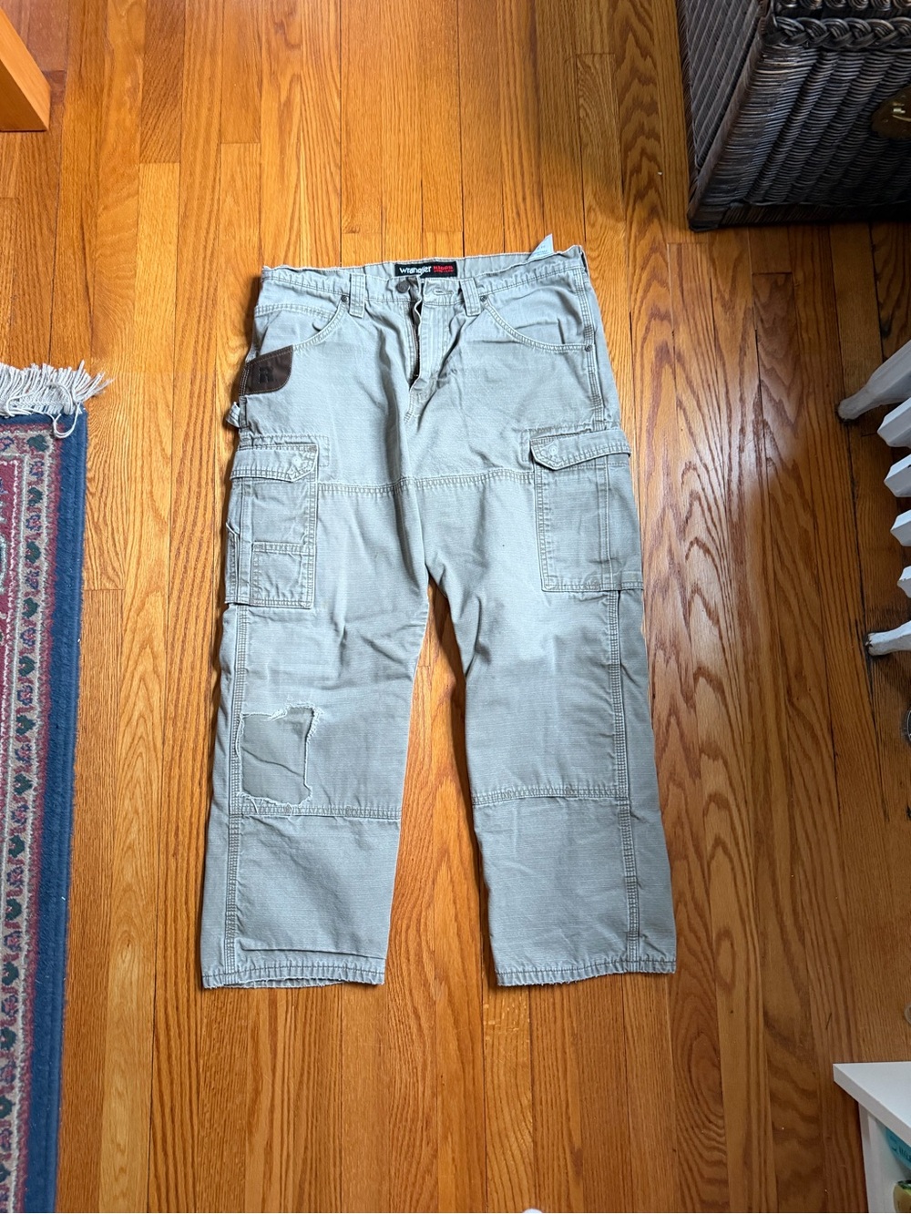 Wrangler Men's Light Gray Cargo Pants with Patch Pocket